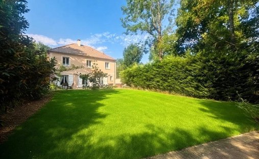 Maison à Les Clayes-sous-Bois, Île-de-France, France 1