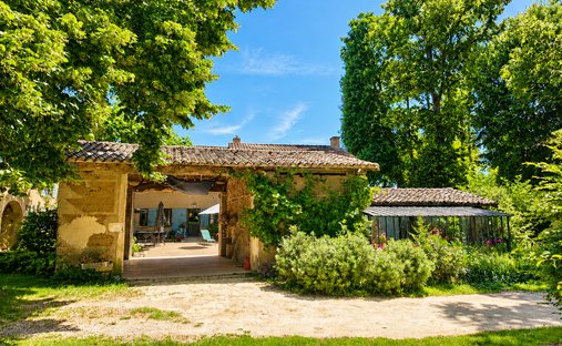 Haus in Sainte-Euphemie, Auvergne-Rhone-Alpen, Frankreich 1