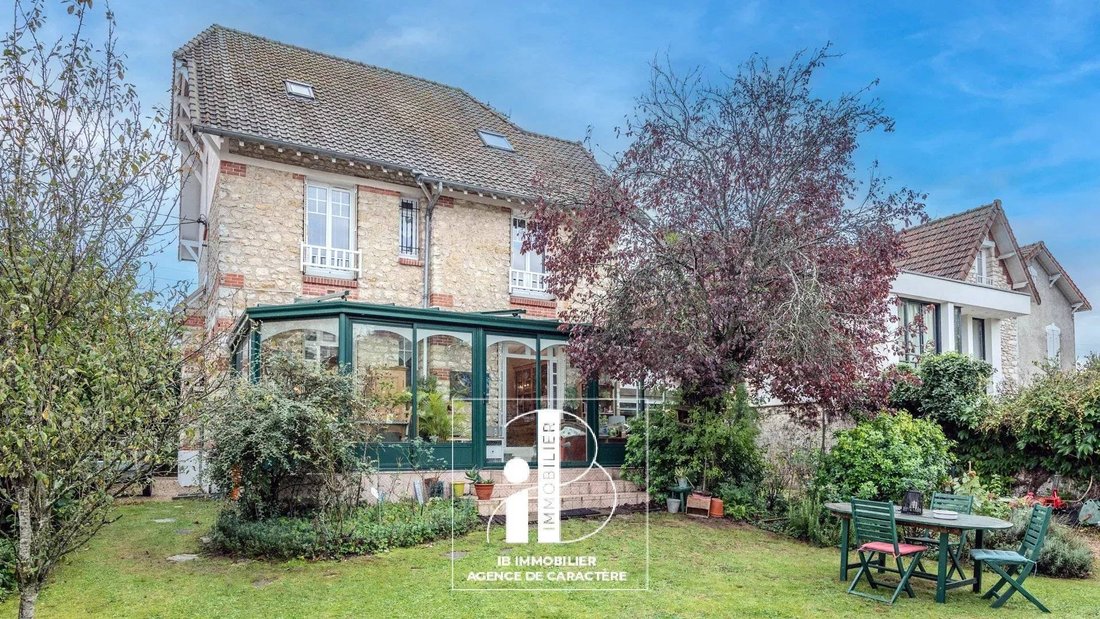 House in Fontainebleau, Ile-de-France, France 1 - 16327950