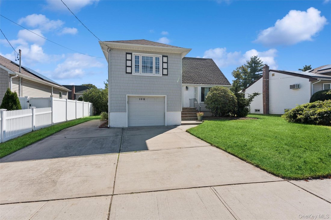 House in Bellmore, New York, United States 2 - 19105178