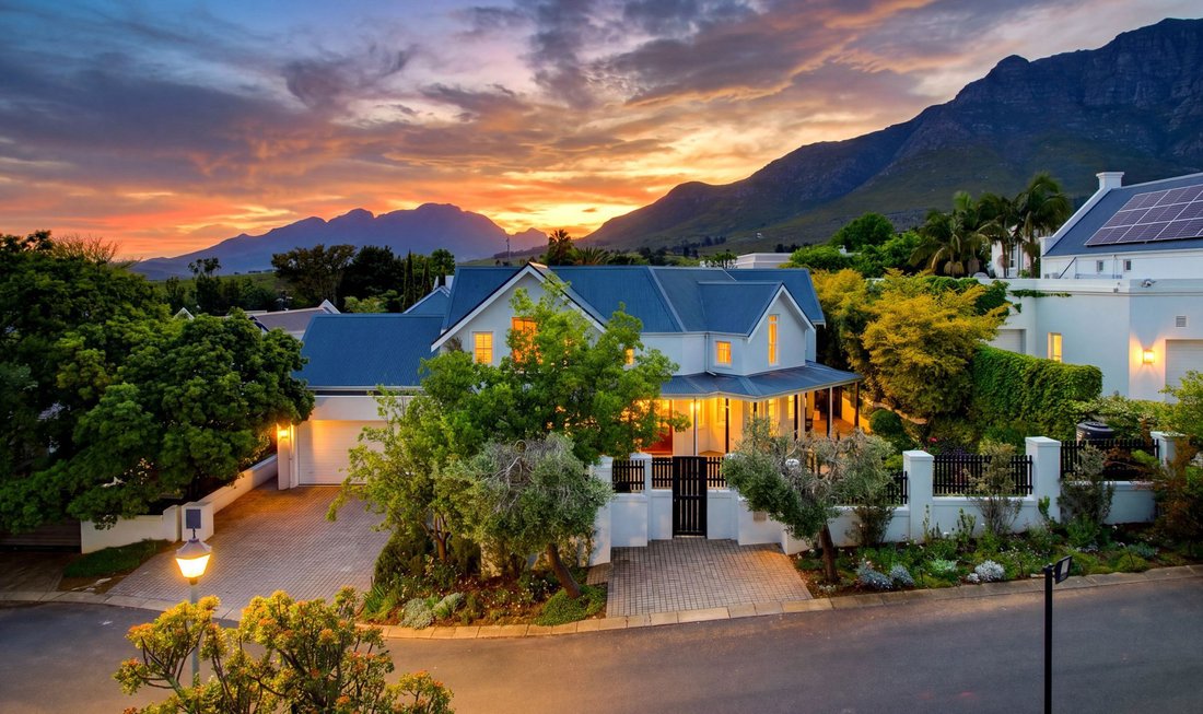 House in Paradyskloof, Western Cape, South Africa 1 - 19103921