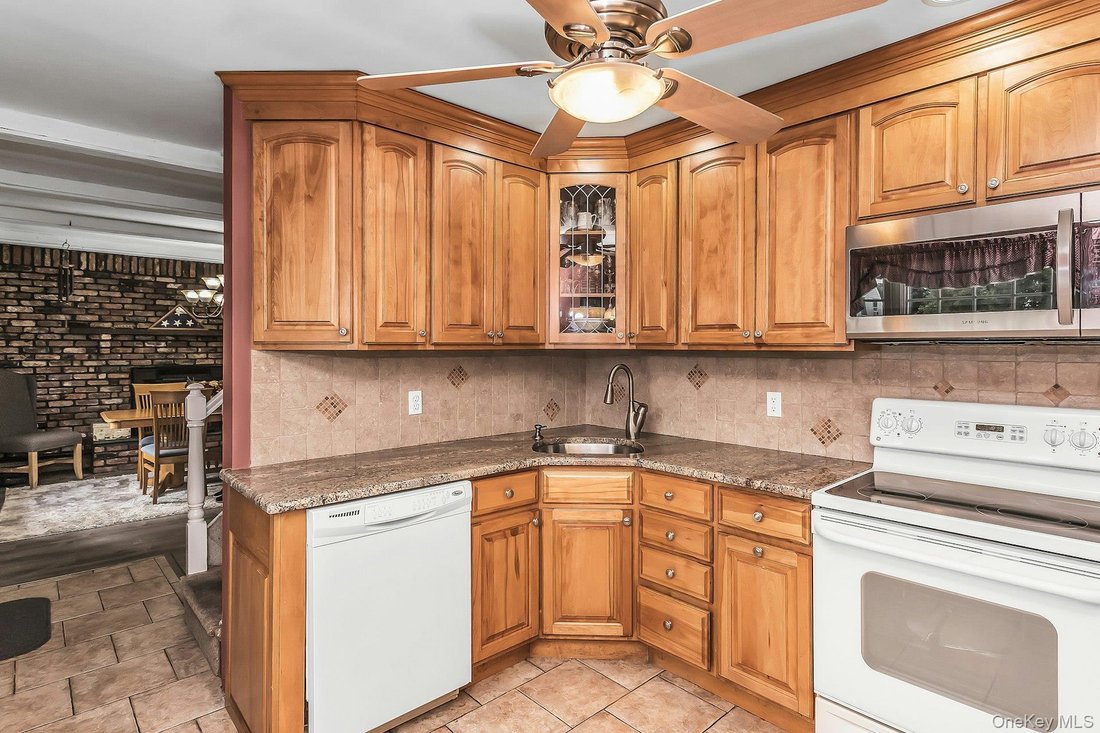 House in Levittown, New York, United States 4 - 19105163