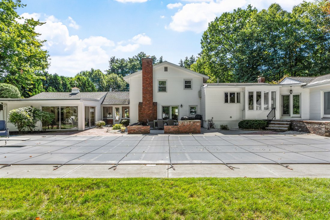 House in Leominster, Massachusetts, United States 3 - 19103035
