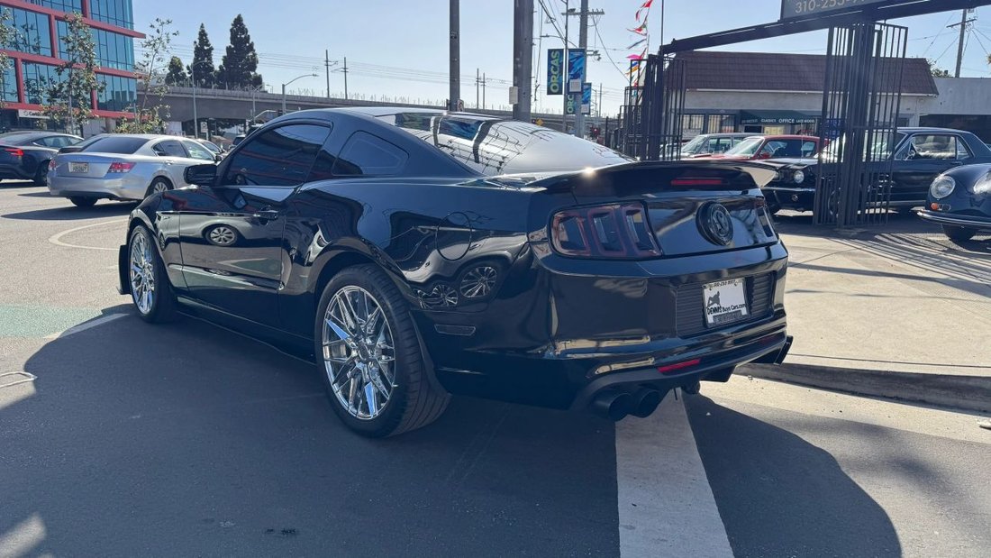 Coupe in Los Angeles, CA, United States 5 - 19105735