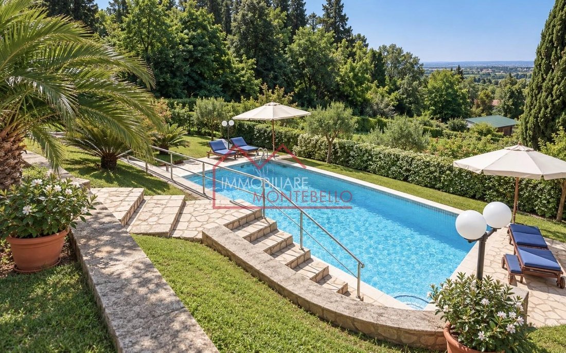Villa in Camaiore, Toskana, Italien 2 - 15630988