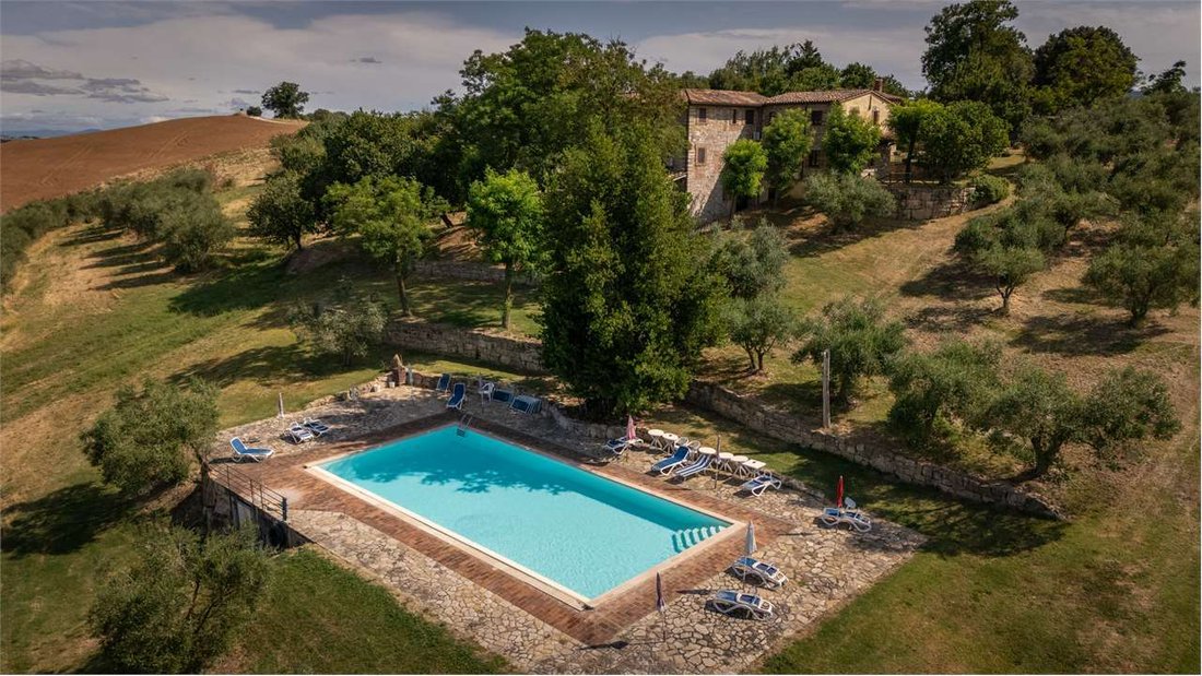 Estate in Todi, Umbria, Italy 2 - 19104519