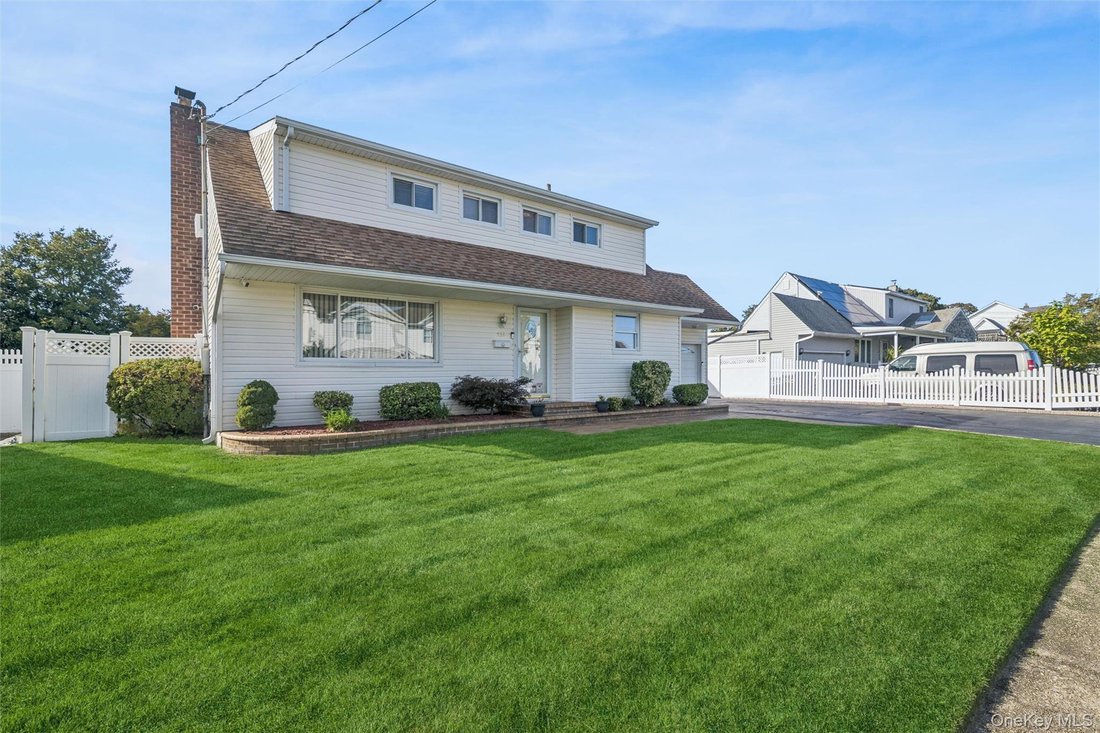 House in West Islip, New York, United States 2 - 19105244