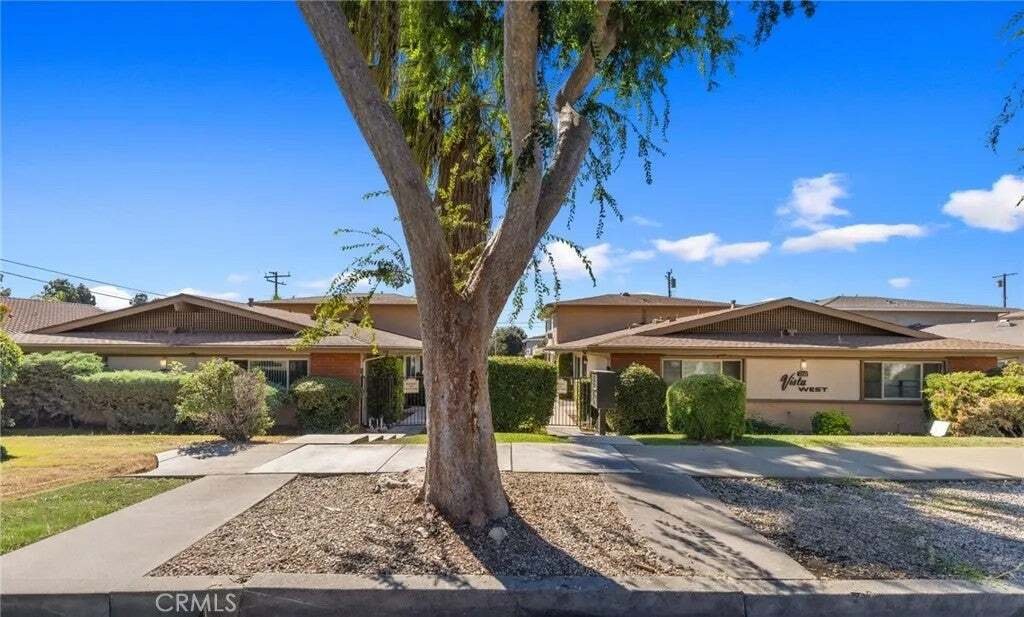 Upland, California, United States 4 - 19104582