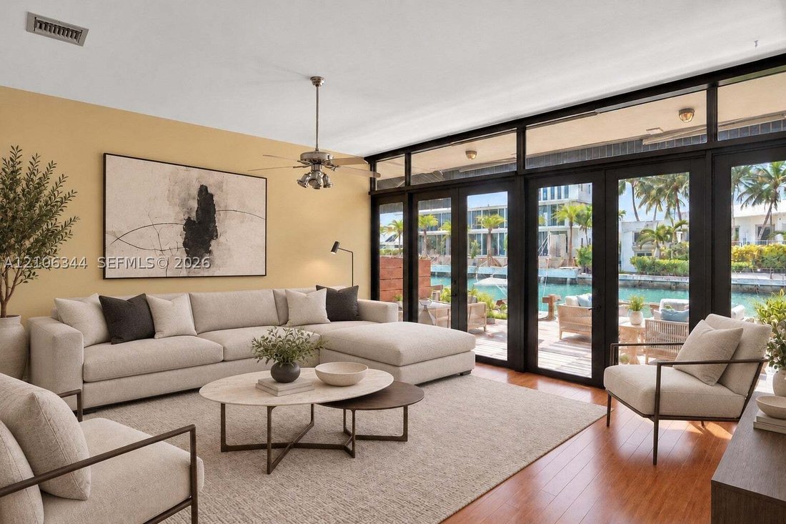 Townhouse in North Miami Beach, Florida, United States 4 - 19103836