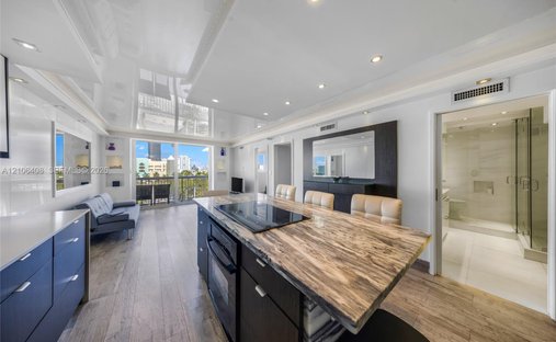Condo in Miami Beach, Florida, United States 1