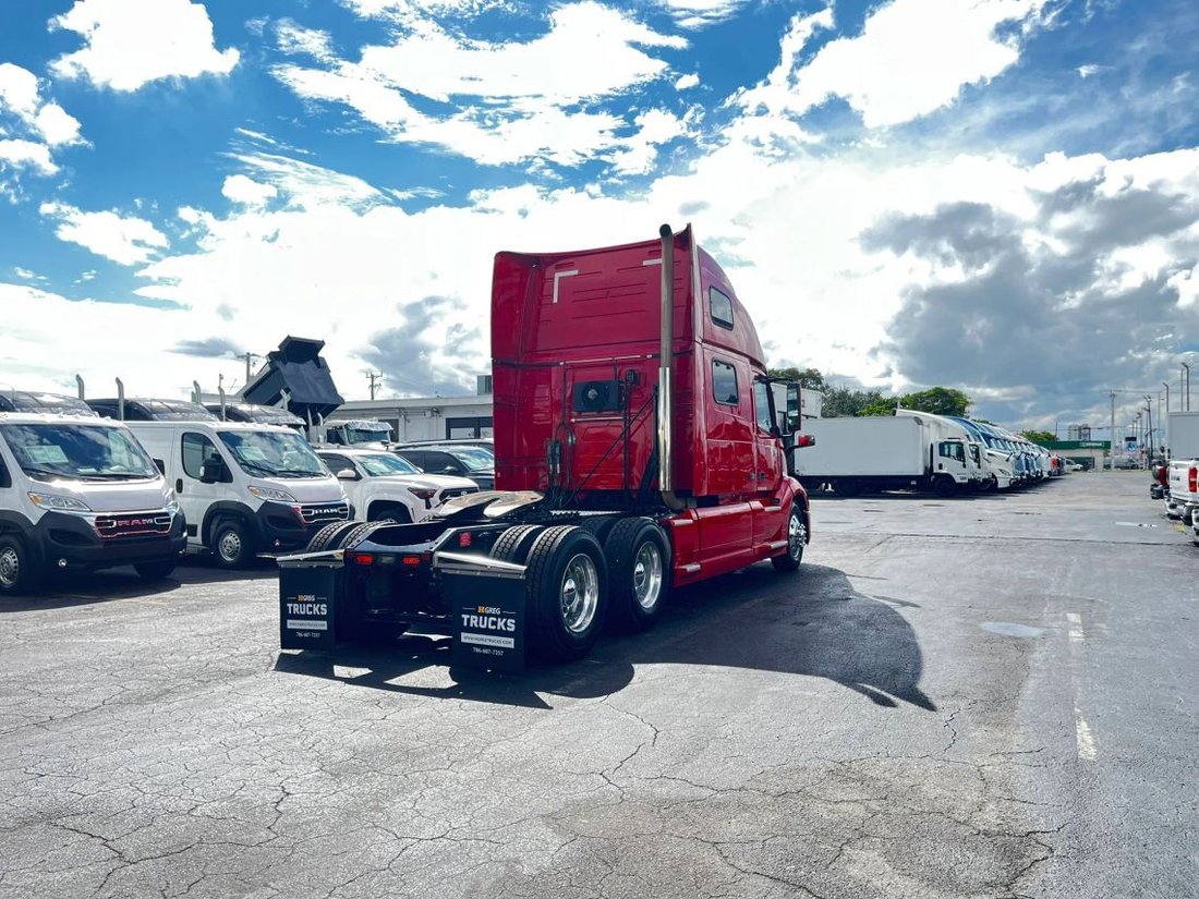 2019 Volvo Commercial VNL VNL 860 Sleeper in Miami, FL, United States 4 - 19105927