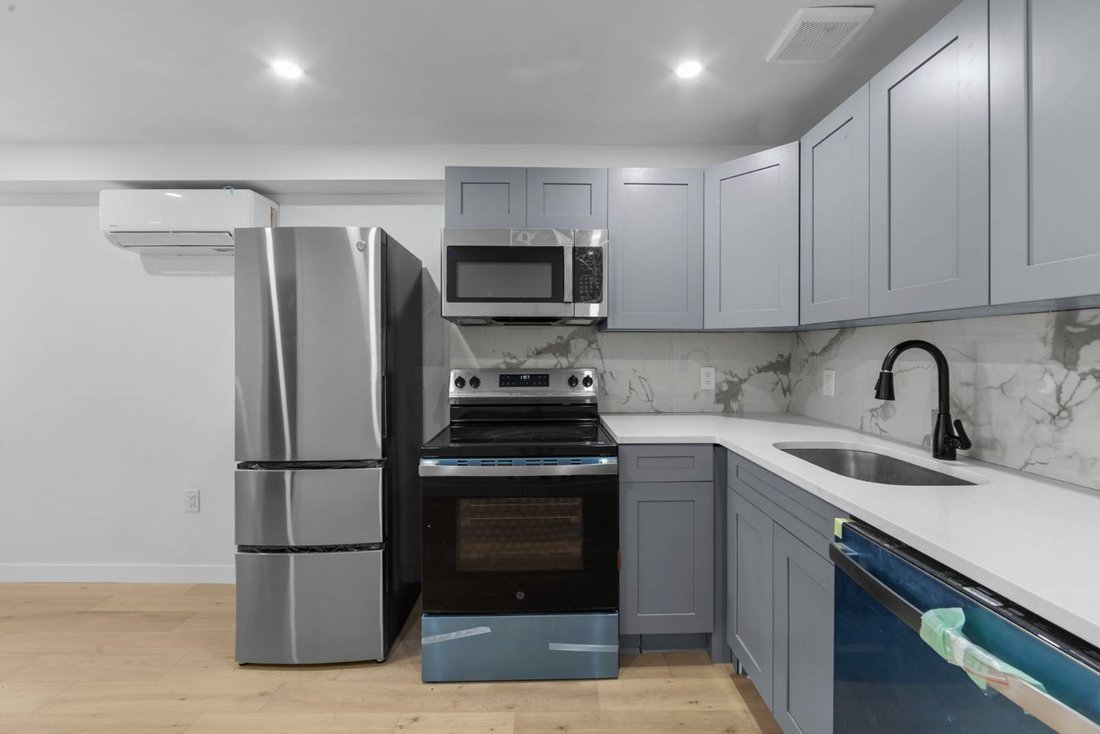 House in New York, New York, United States 5 - 19104144