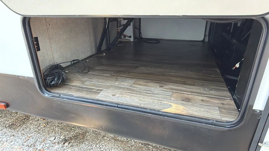 2019 Sabre by Forest River Sabre Fifth Wheel 36FRP in Thonotosassa, FL, United States 3 - 19098351