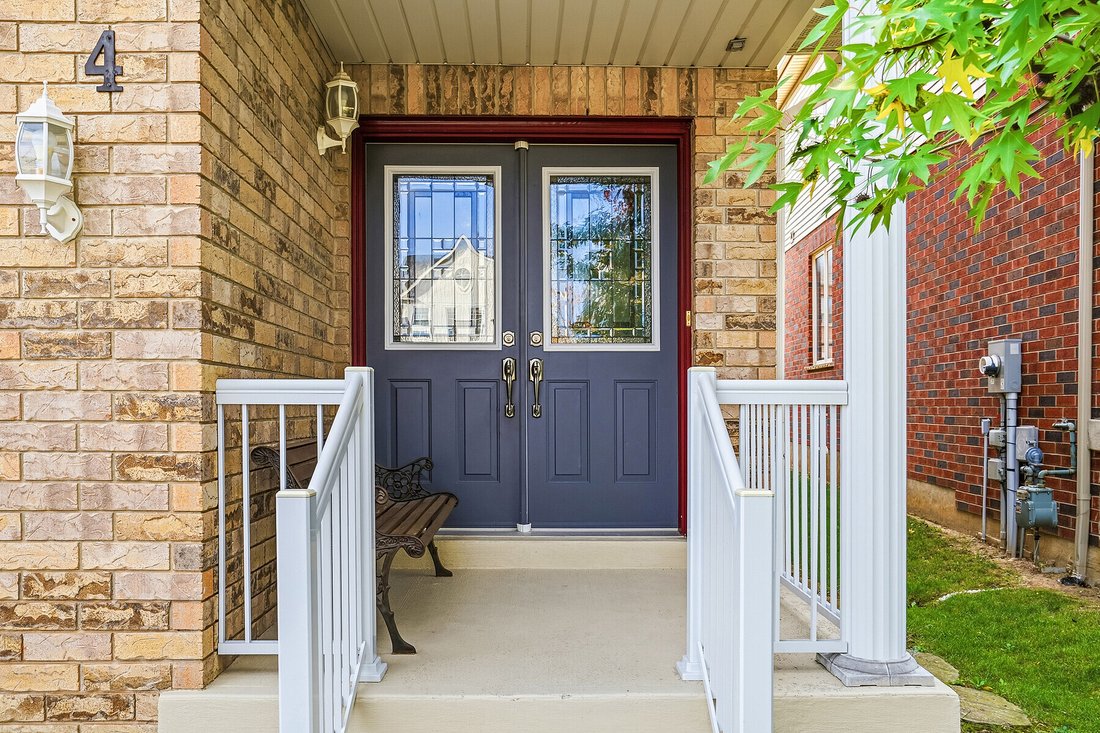 House in St. Catharines, Ontario, Canada 3 - 19103031