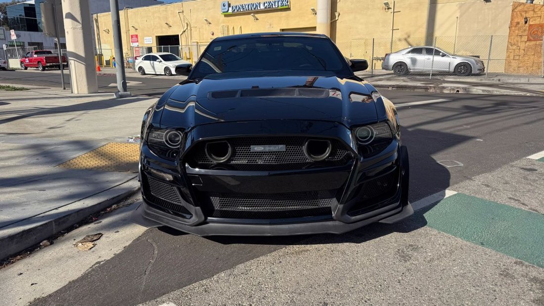 Coupe in Los Angeles, CA, United States 3 - 19105735