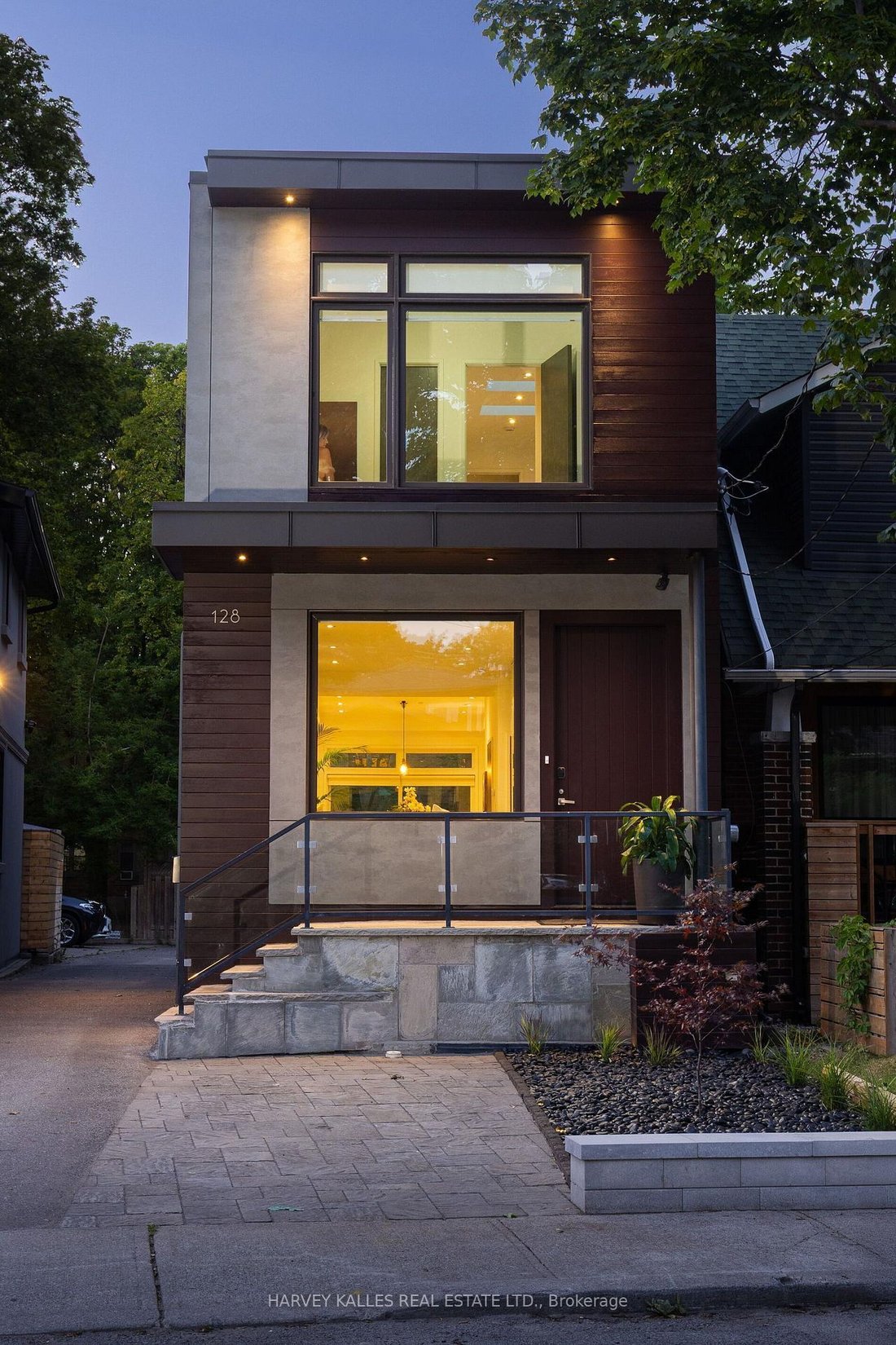 House in Toronto, Ontario, Canada 2 - 19106343