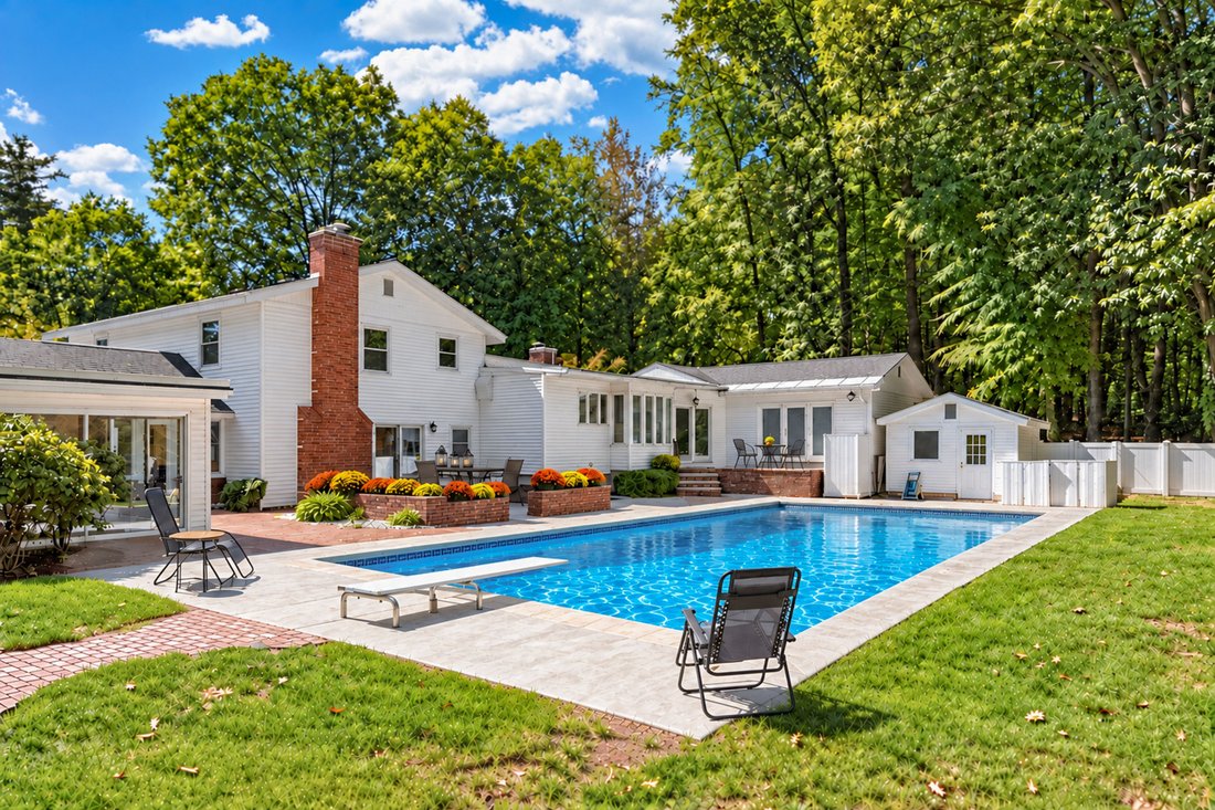 House in Leominster, Massachusetts, United States 4 - 19103035