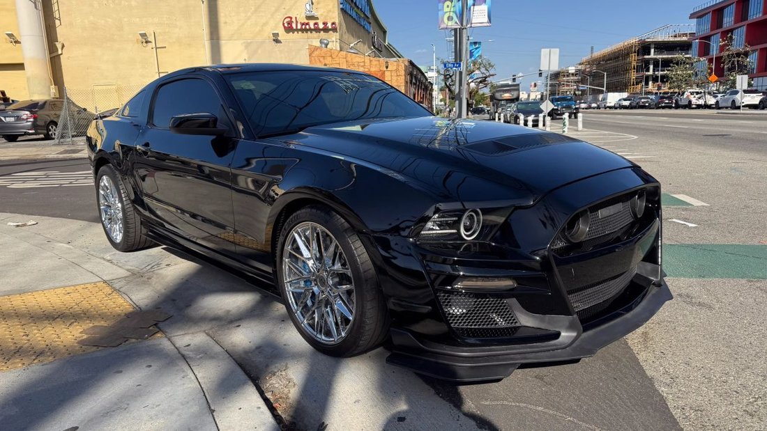 Coupe in Los Angeles, CA, United States 4 - 19105735