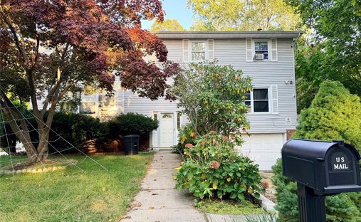 House in Coram, New York, United States 1