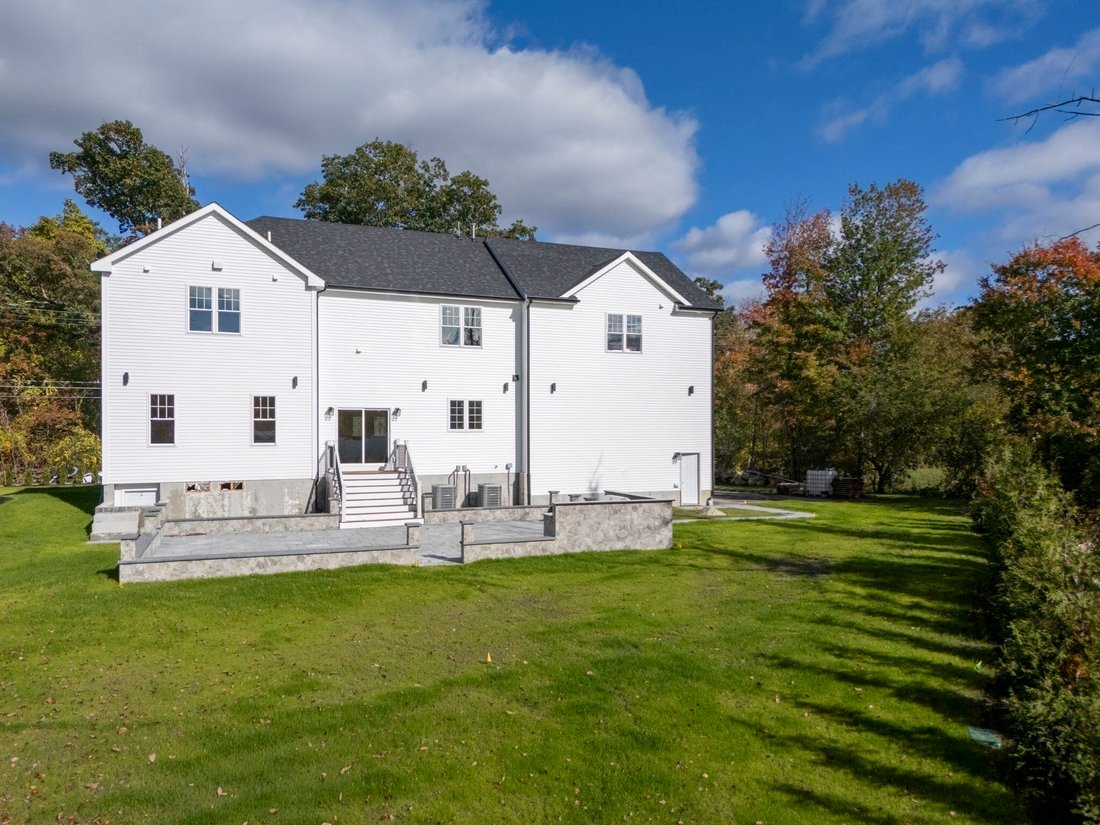 House in Holliston, Massachusetts, United States 4 - 19103109