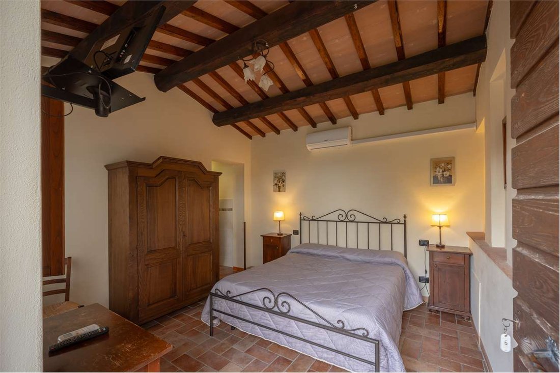 Estate in Todi, Umbria, Italy 5 - 19104519