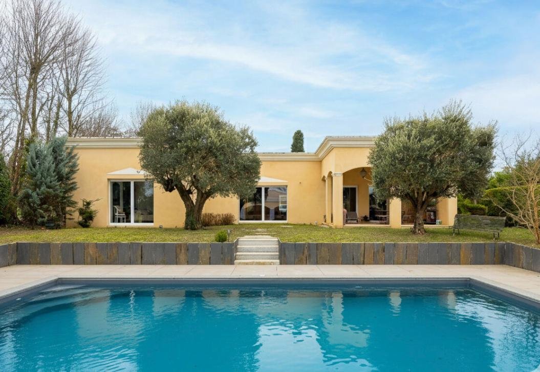 Villa in Genas, Auvergne-Rhône-Alpes, France 1 - 19103581