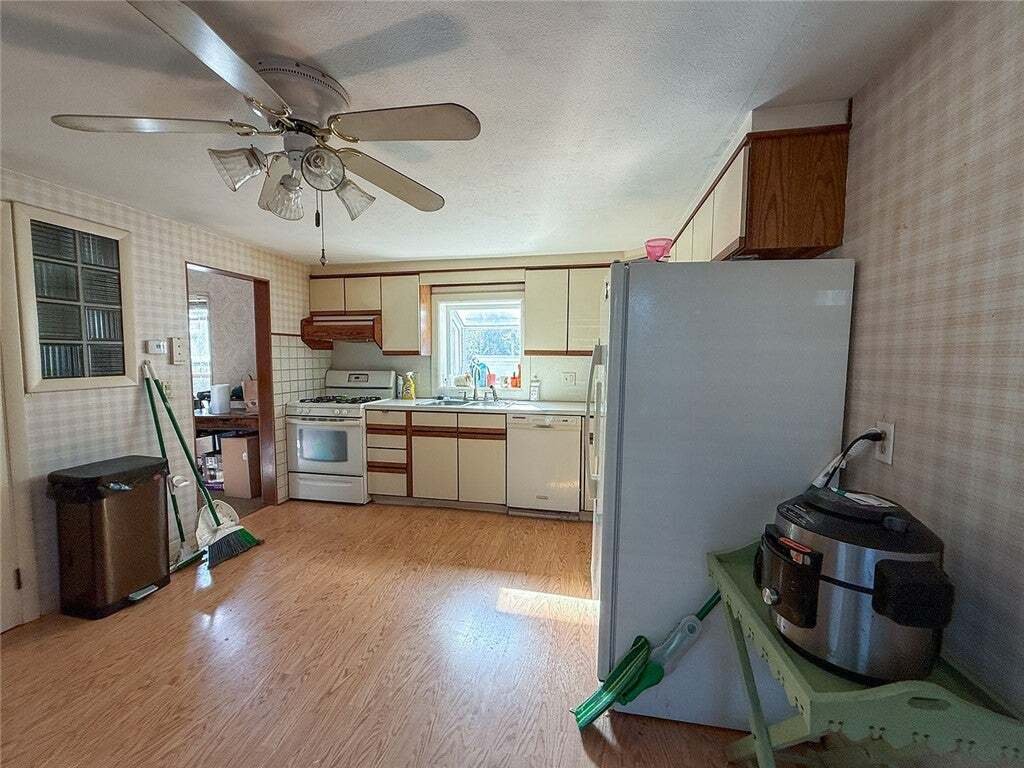 Woonsocket, Rhode Island, United States 3 - 19103498