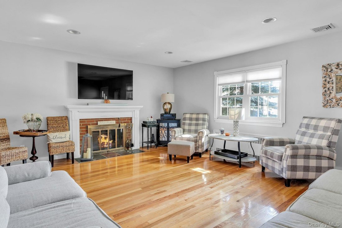 House in Massapequa, New York, United States 4 - 19105222