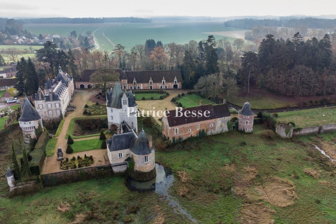 Schloss in Brou, Zentrum-Loiretal, Frankreich 1 - 19105382