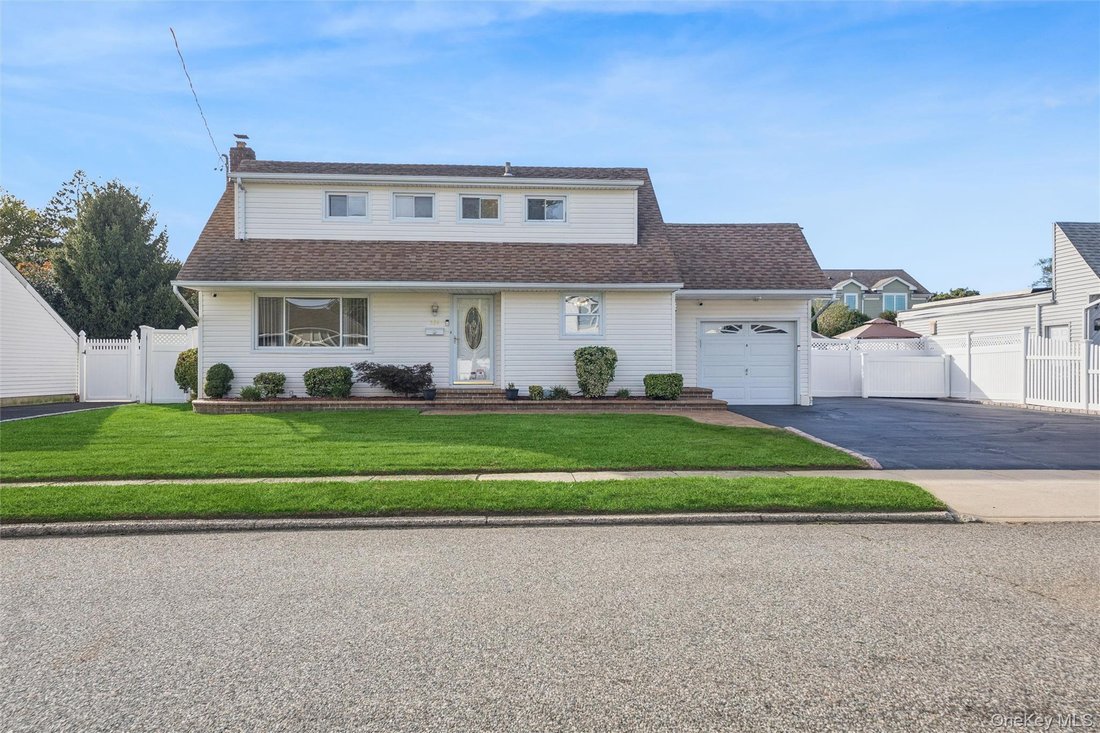 House in West Islip, New York, United States 4 - 19105244