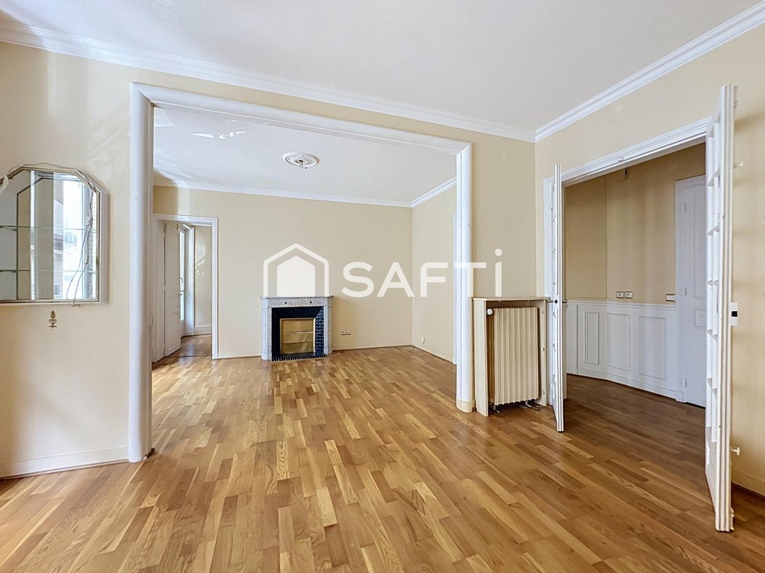 Apartment in Bois de Boulogne, Paris 16e Arrondissement, Paris 3 - 19109006