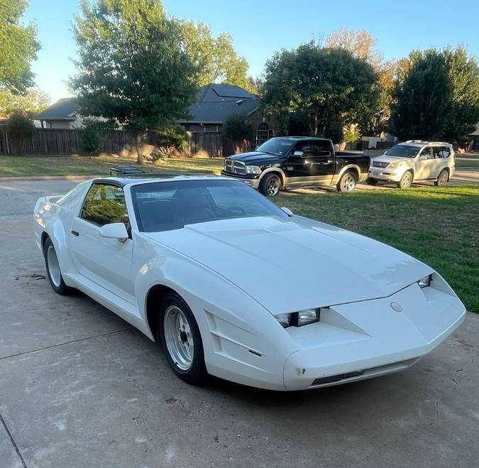 Coupe in Glendale, United States 1 - 19107036