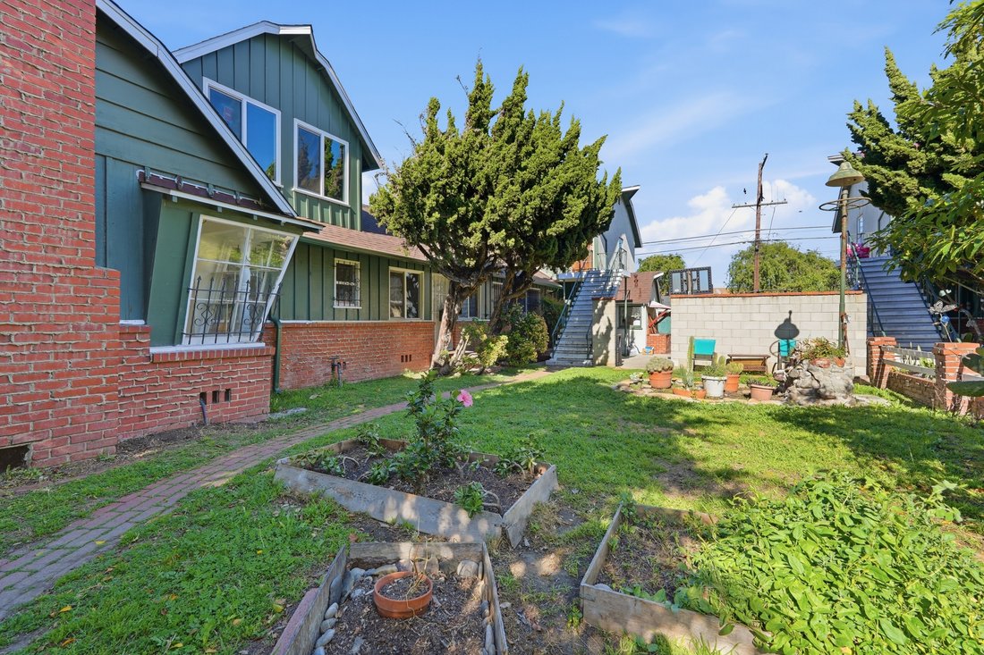 Los Angeles, California, United States 4 - 19107851