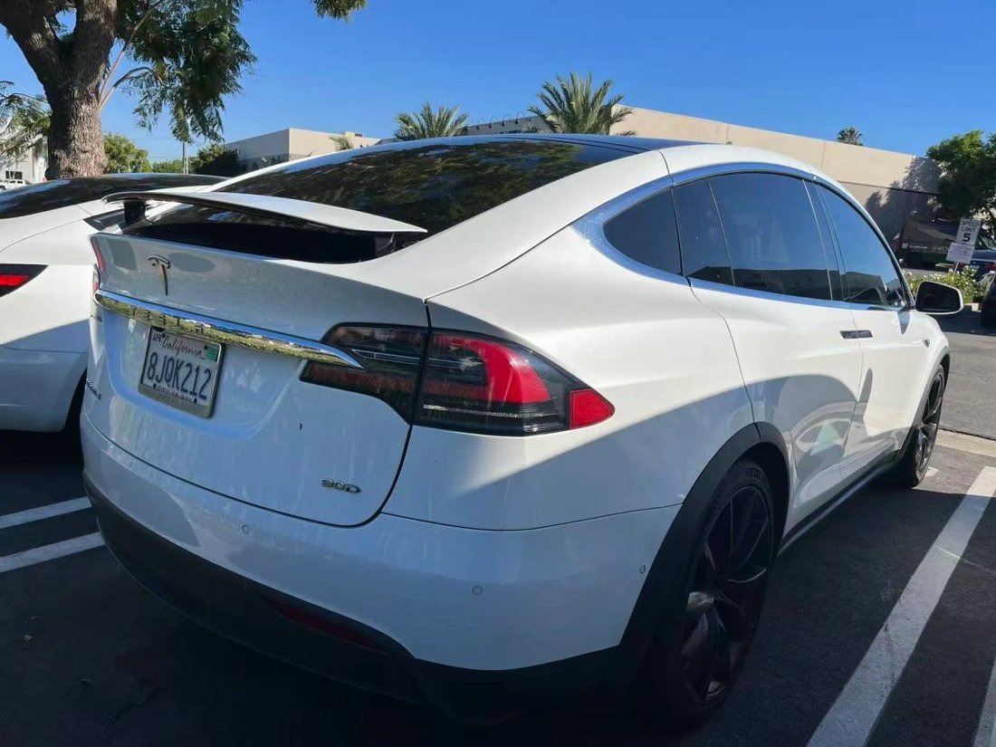 Suv in Costa Mesa, CA, United States 2 - 19108275