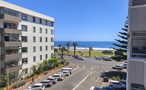 Apartment in Sea Point, Atlantic Seaboard, Cape Town 1
