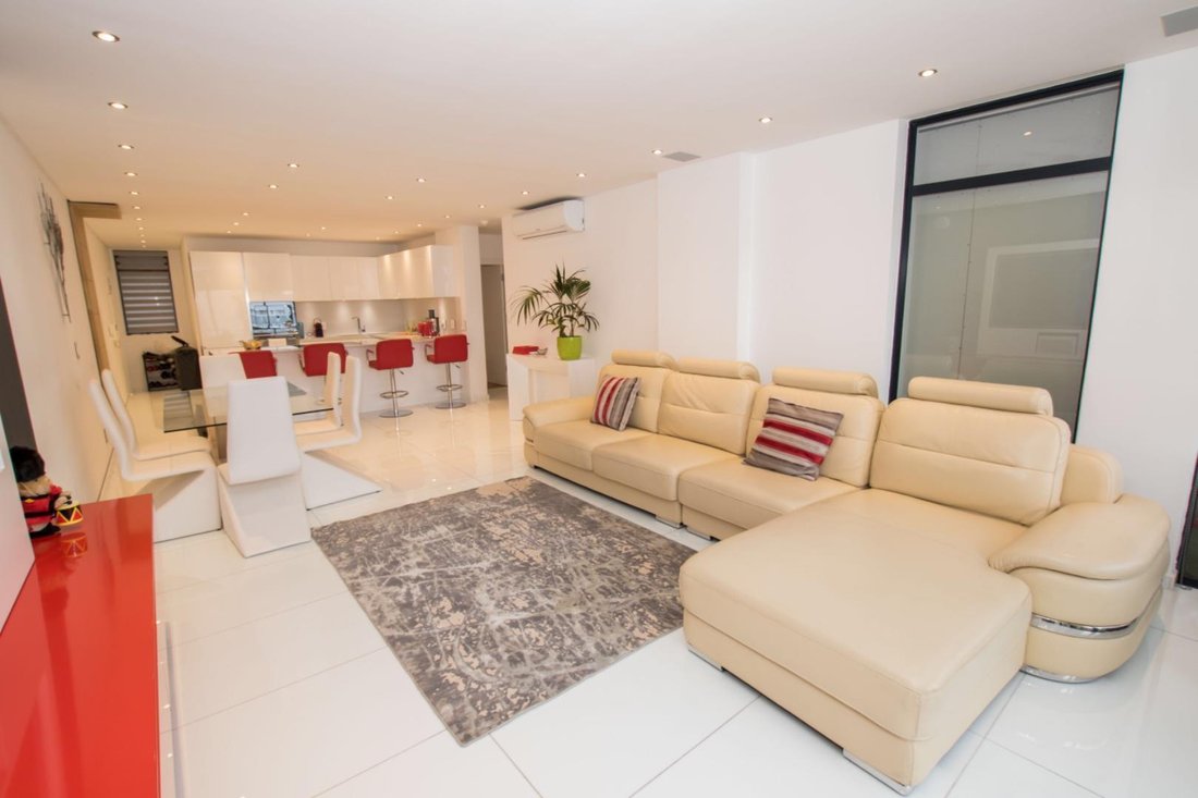 Apartment in Sea Point, Atlantic Seaboard, Cape Town 4 - 19106890