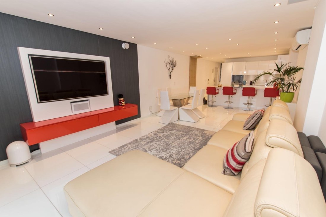 Apartment in Sea Point, Atlantic Seaboard, Cape Town 1 - 19106890