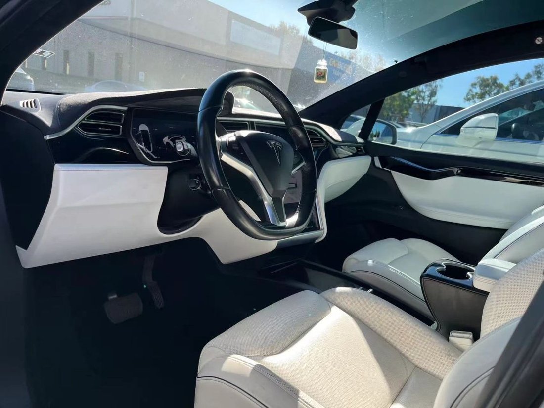 Suv in Costa Mesa, CA, United States 3 - 19108275