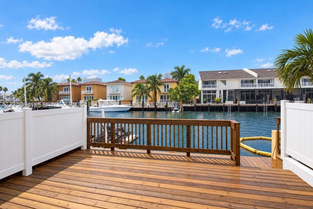 Townhouse in Golden Beach, Florida, United States 4 - 19106898