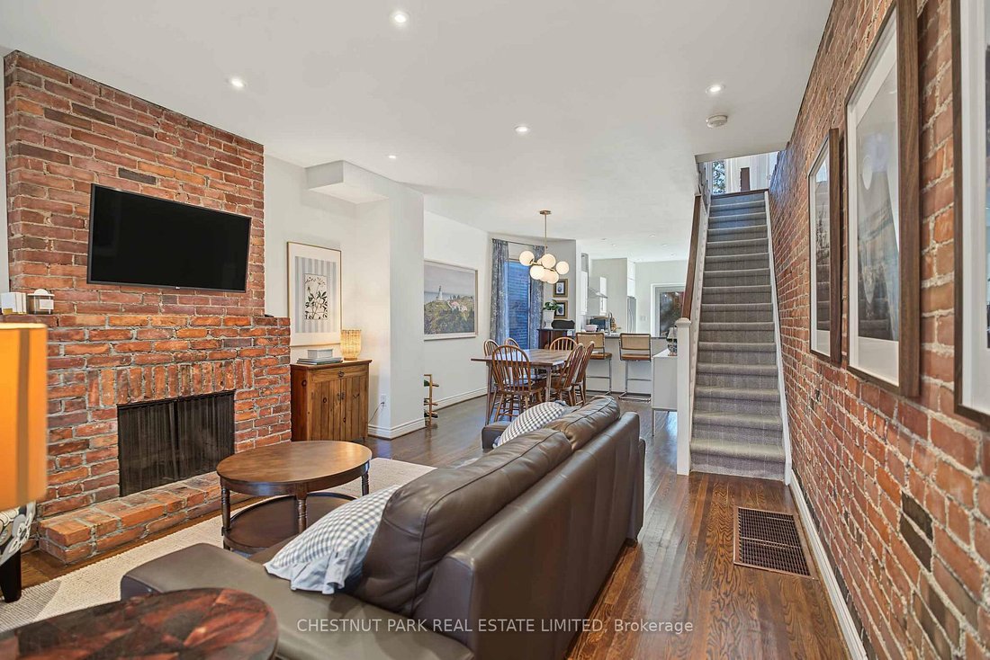 House in Toronto, Ontario, Canada 5 - 19108126