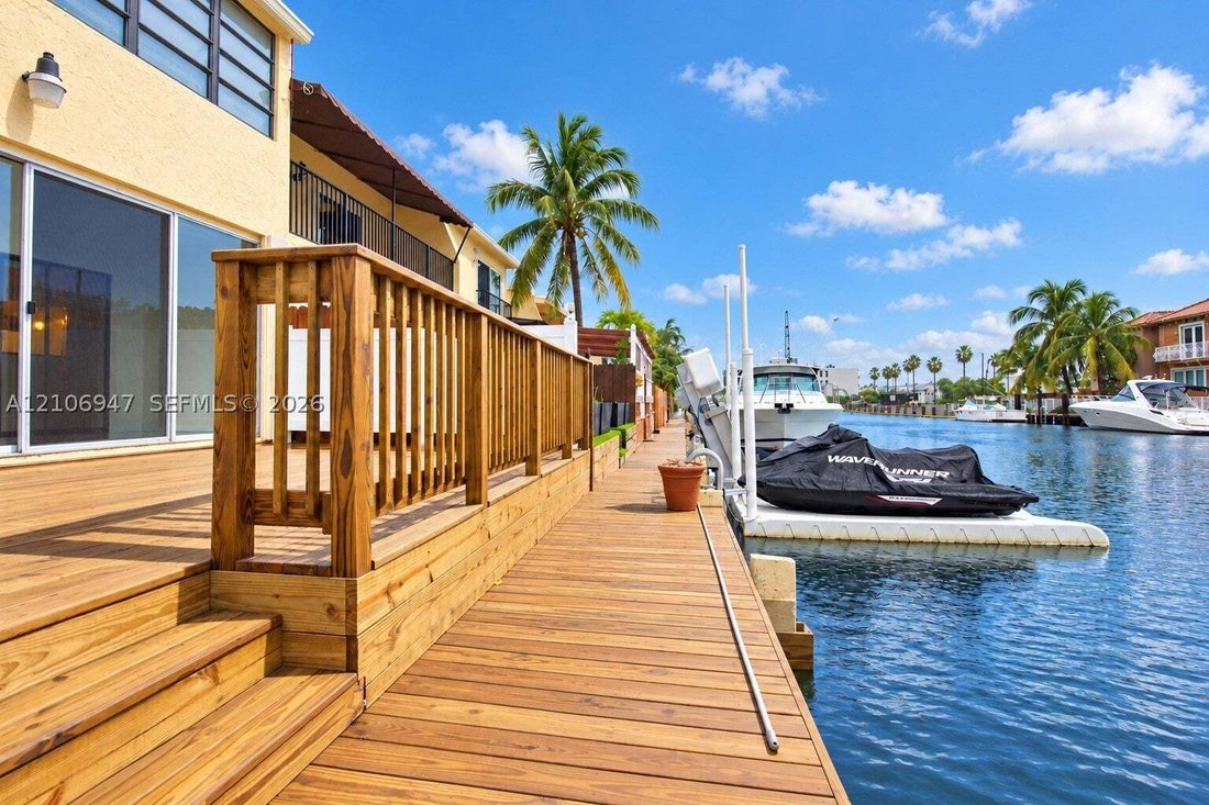 Townhouse in Golden Beach, Florida, United States 3 - 19106898