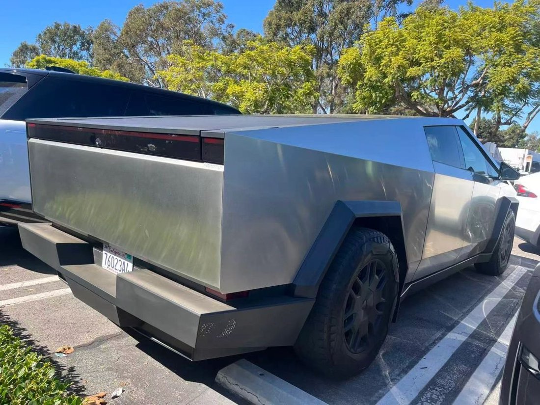 Pickup in Costa Mesa, CA, United States 2 - 19105729