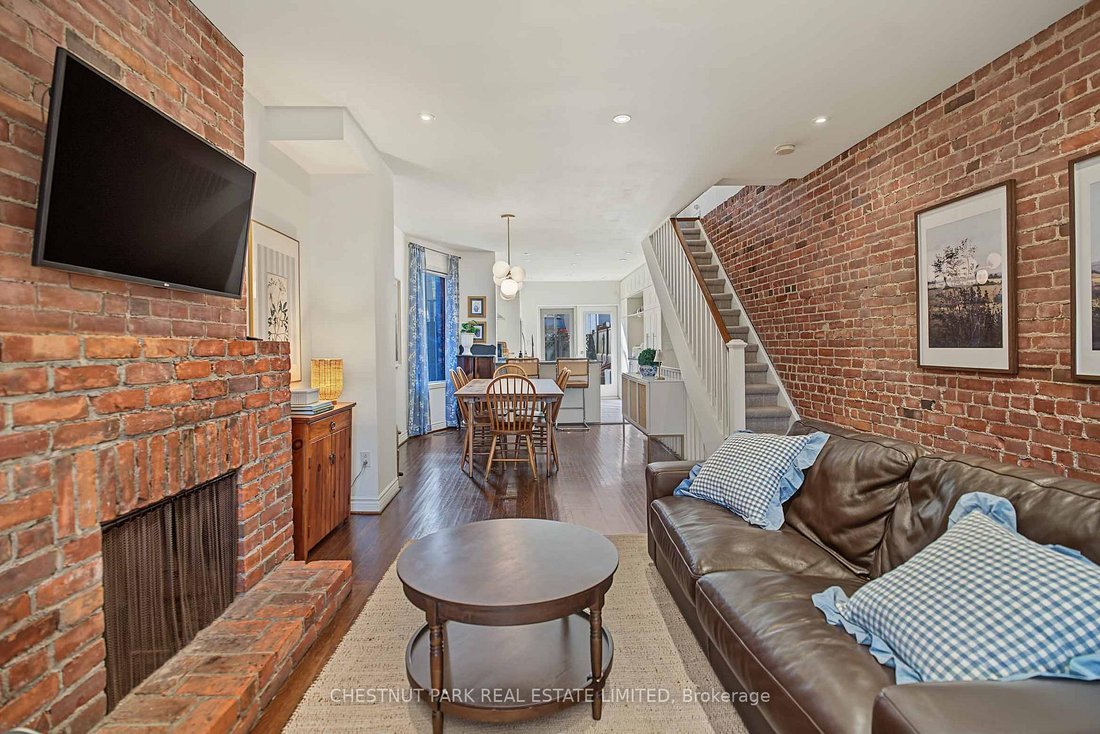 House in Toronto, Ontario, Canada 4 - 19108126