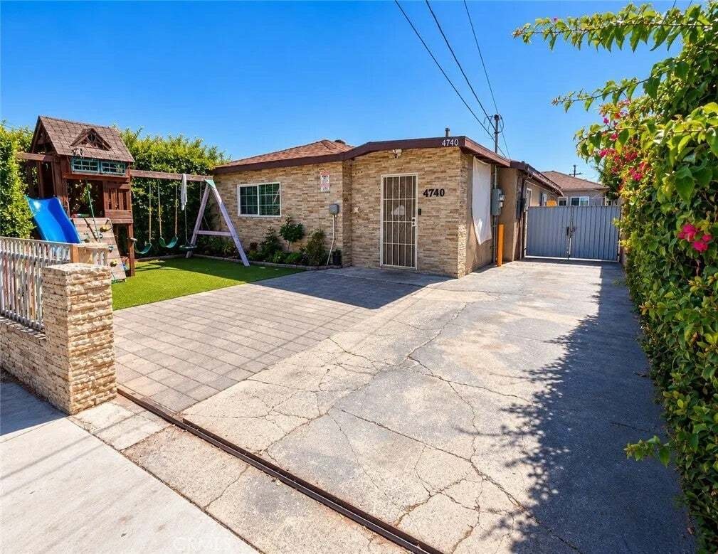Townhouse in Lawndale, California, United States 1 - 19107448