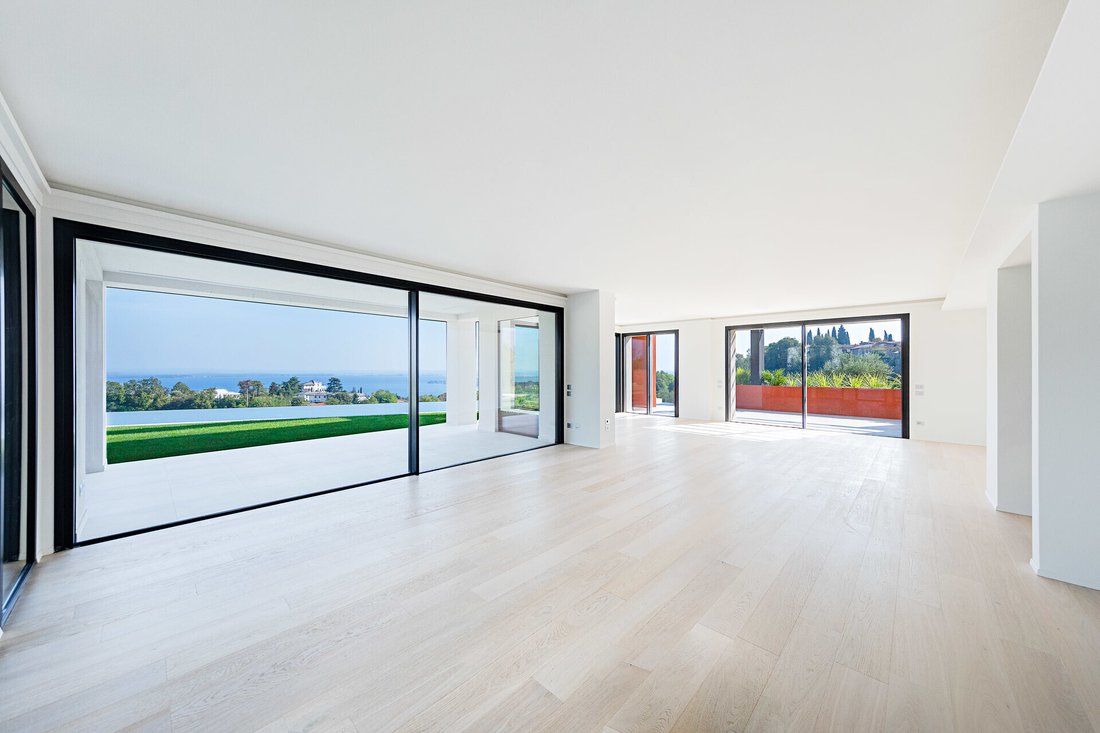 Villa in Hill Zone, Padenghe sul Garda, Lombardy 4 - 19107534