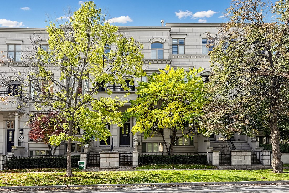 Condo in Toronto, Ontario, Canada 1 - 19107467