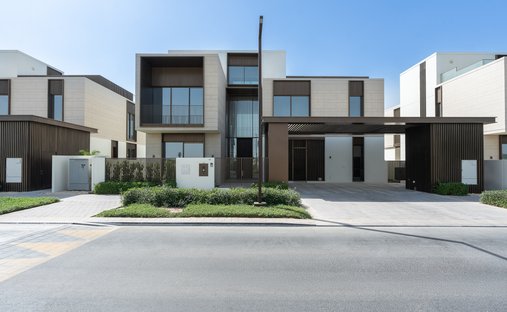 Villa in Hadaeq Sheikh Mohammed Bin Rashid, Dubai, United Arab Emirates 1