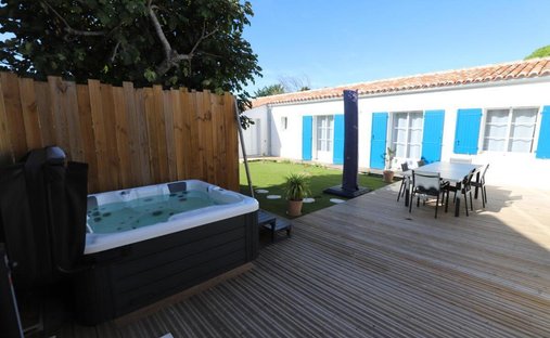 House in Saint-Georges-d'Oleron, Nouvelle-Aquitaine, France 1