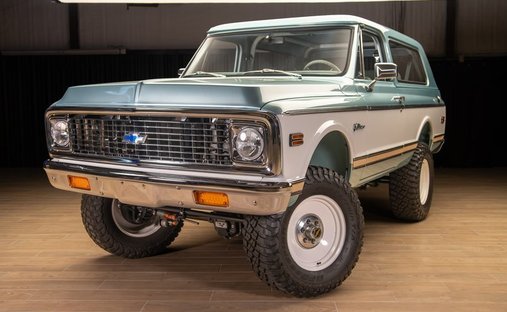 Velocity Restorations Heritage K5 LT1 10-Speed Custom Interior in Green brook, United States 1