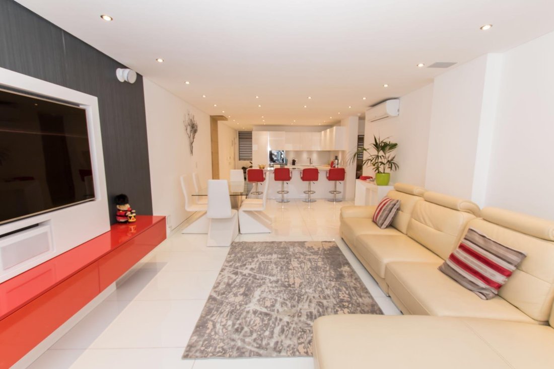 Apartment in Sea Point, Atlantic Seaboard, Cape Town 3 - 19106890